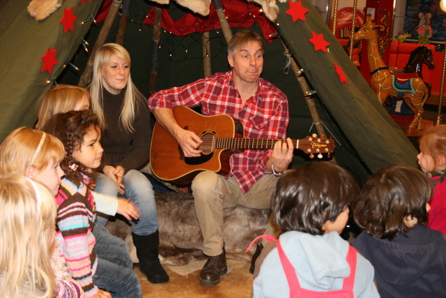 gal/2010/2010 Saitentwist Mayersche Buchhandlung Essen 03.12.Lesezelt Frau Kuehn Verein/2010 Saitentwist Mayersche 03.12. Lesezelt Frau Kuehn Essen 056.jpg